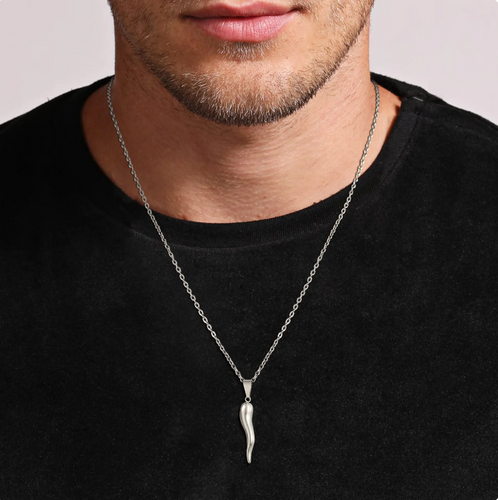 Collier avec pendentif en corne italienne